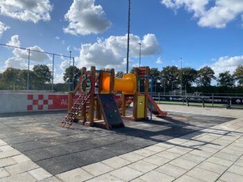 G561 Mammoet met kruiptunnel en rechte glijstang