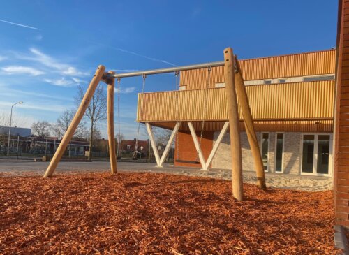 groen schoolplein duo schommel