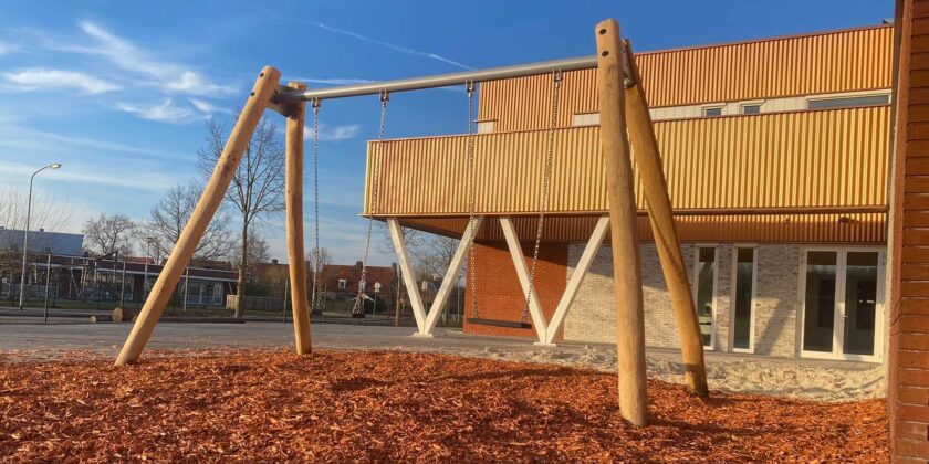 groen schoolplein duo schommel