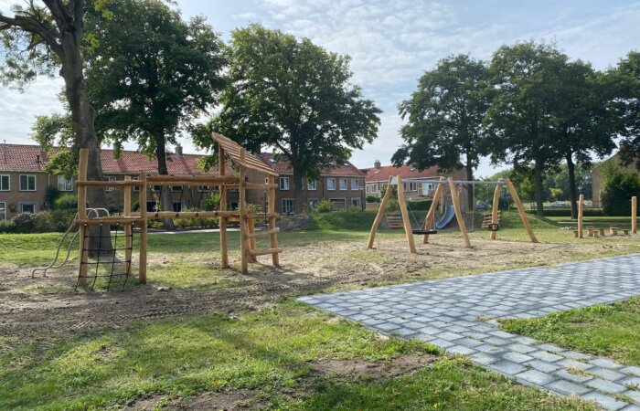 groen schoolplein speelpad