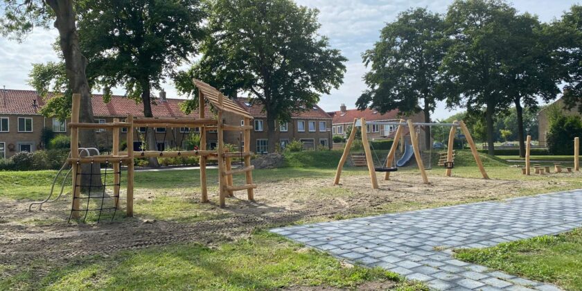 groen schoolplein speelpad