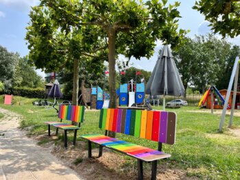 Regenboog bankjes