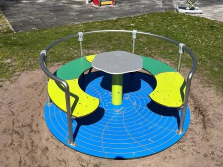 4002-Draaimolen-met-bank