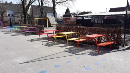 Metalen picknickbank