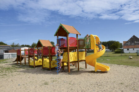 C001-Lissabon-speeltoestel.jpg C001-Lissabon-speeltoestel.jpg