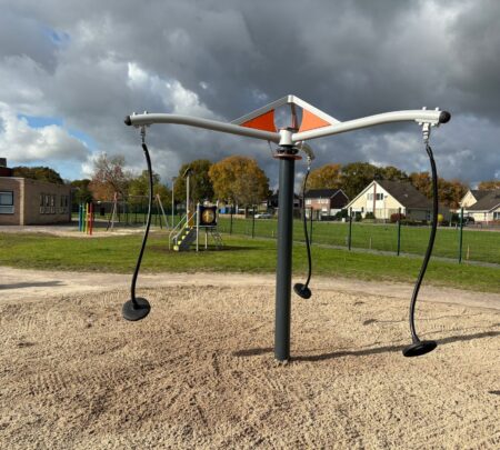 Draaischommel metaal (2) Draaischommel metaal (2)