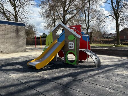 Farm RVS speeltoestel (2) Farm RVS speeltoestel (2)