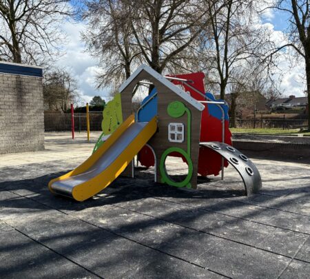 Farm RVS speeltoestel (2) Farm RVS speeltoestel (2)