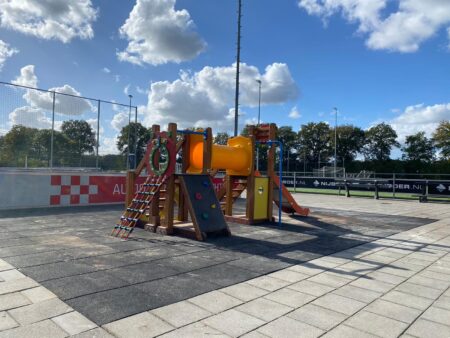 G561-Mammoet-met-kruiptunnel-en-rechte-glijstang-1.jpg G561-Mammoet-met-kruiptunnel-en-rechte-glijstang-1.jpg