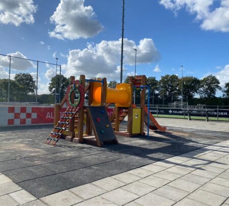 G561-Mammoet-met-kruiptunnel-en-rechte-glijstang-1.jpg G561-Mammoet-met-kruiptunnel-en-rechte-glijstang-1.jpg