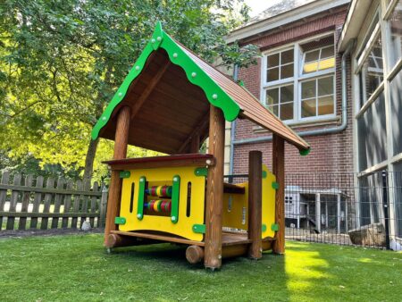 Houten-speelhuisje-Winkeltje.jpg Houten-speelhuisje-Winkeltje.jpg