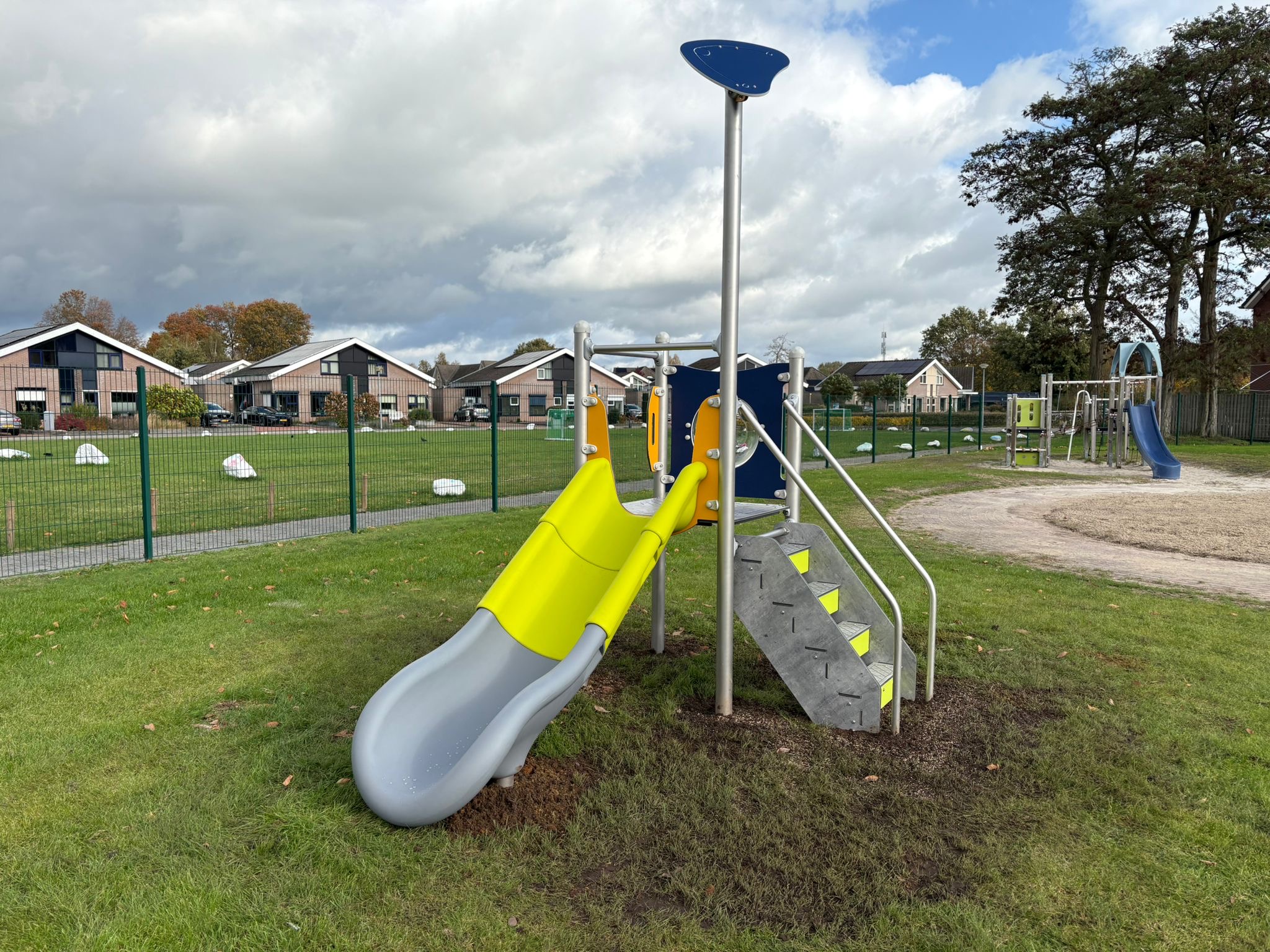 Manchester RVS speeltoestel (2)