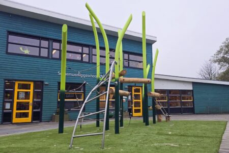 Metalen speeltoestel Ezinge