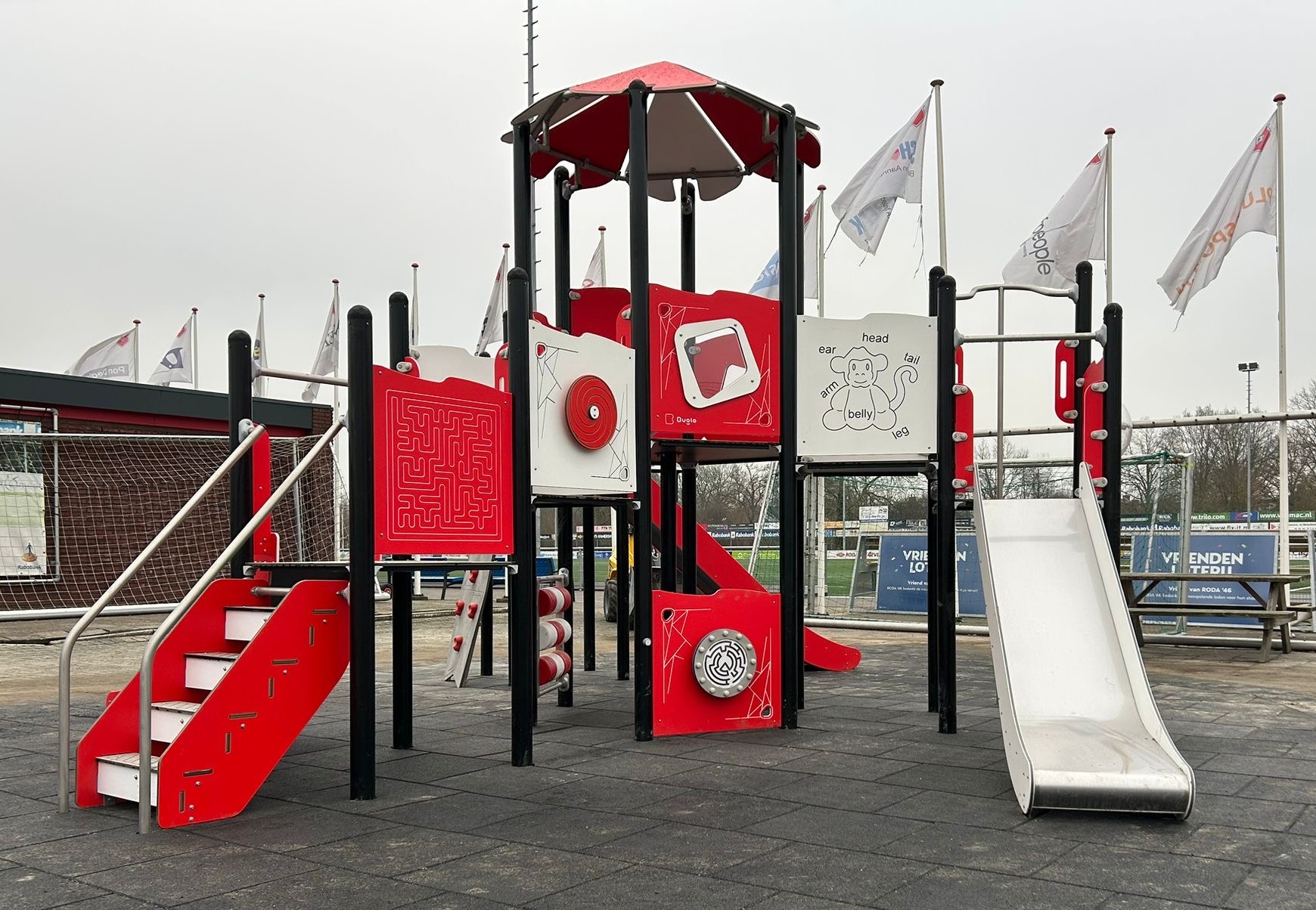 Metalen speeltoestel Portland (3) Metalen speeltoestel Portland (3)