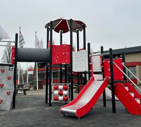 Metalen speeltoestel Portland (4) Metalen speeltoestel Portland (4)