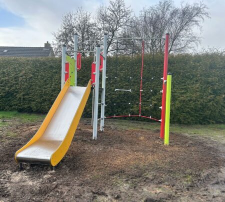 Metalen speeltoestel Toledo (2) Metalen speeltoestel Toledo (2)