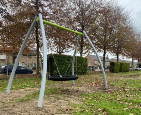 Nestschommel.jpg Nestschommel.jpg