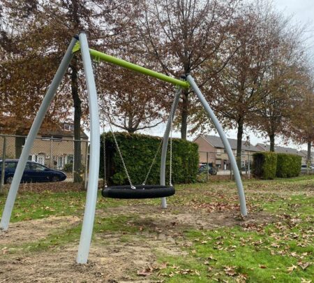 Nestschommel.jpg Nestschommel.jpg