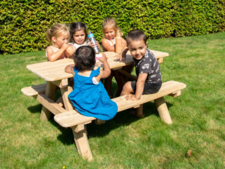 P555 Robinia picknicktafel 1