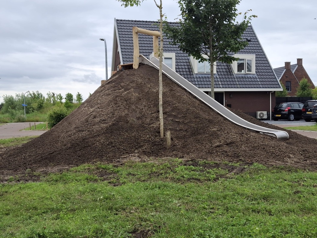 RVS heuvelglijbaan met platform (1)