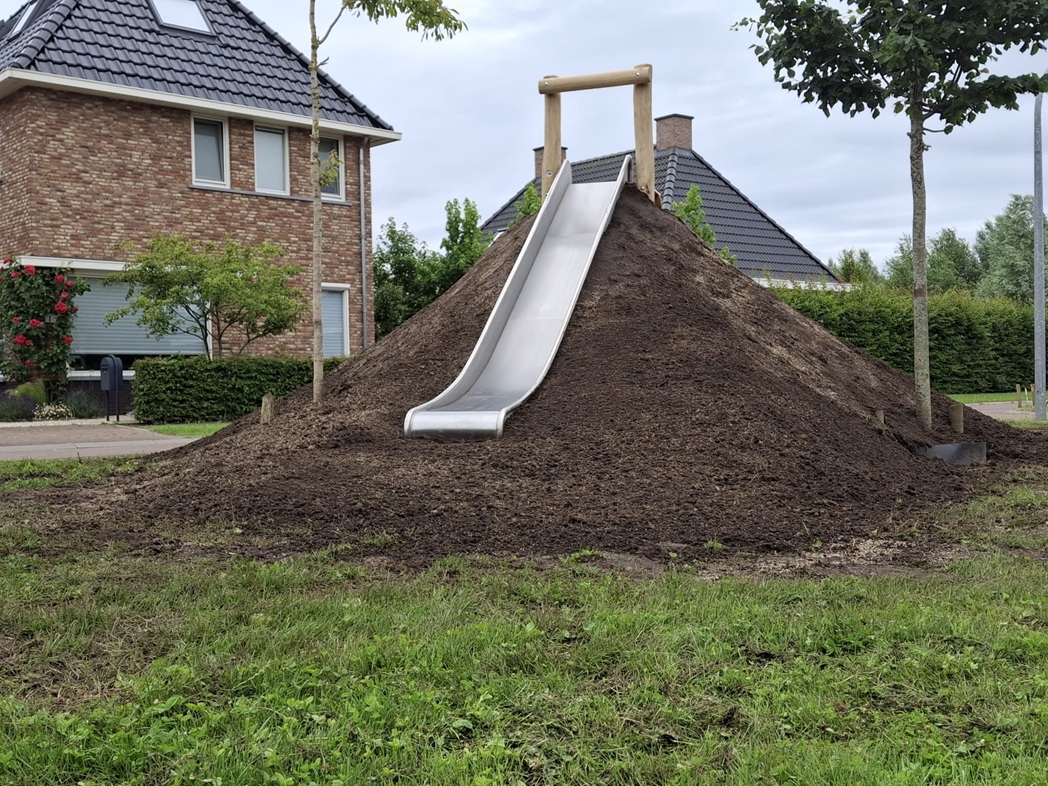 RVS heuvelglijbaan met platform (2)