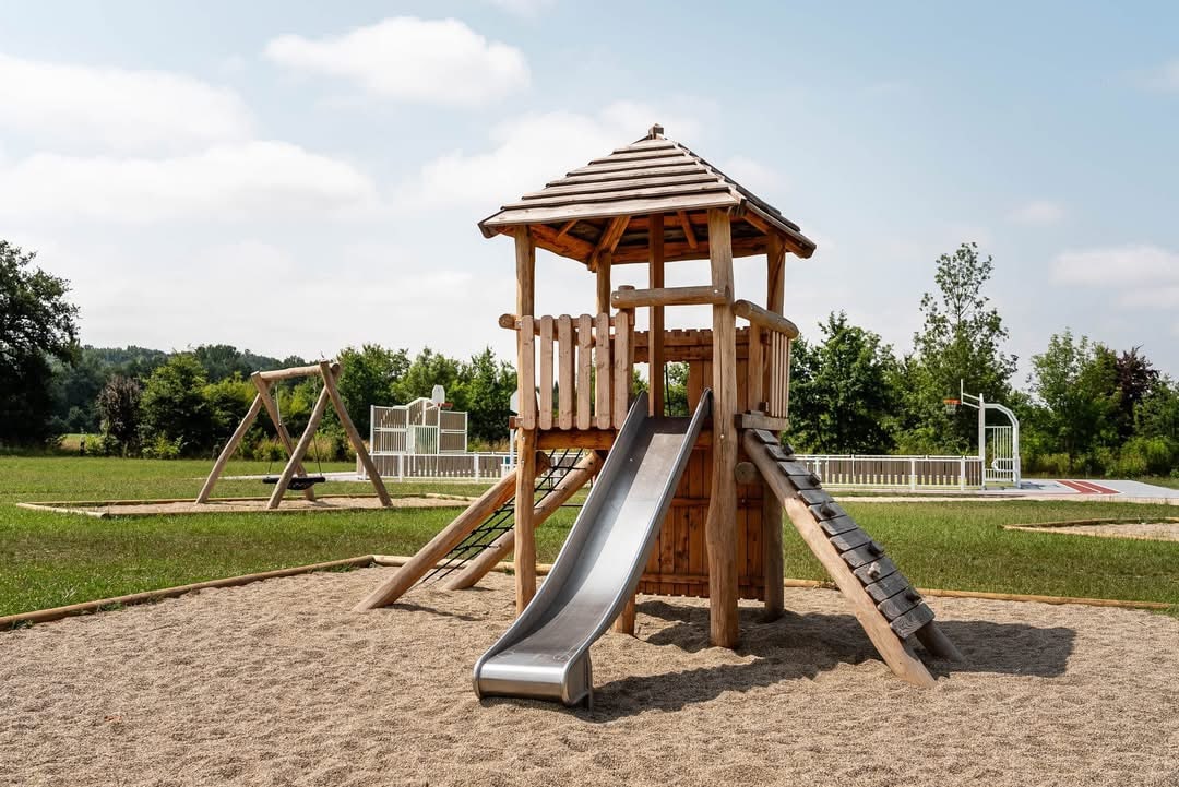 Robinia Tovertoren Robinia Tovertoren