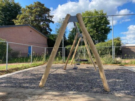 Robinia-duo-schommel-2.jpg Robinia-duo-schommel-2.jpg