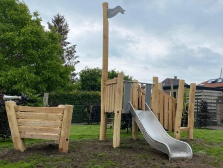 Robinia-speelboot-Elmer-1.jpg