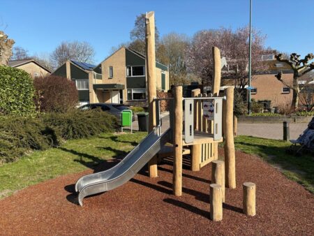 Robinia zandspeeltoestel Knud (4)