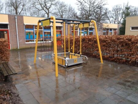 Rolstoelschommel-2.jpg Rolstoelschommel-2.jpg