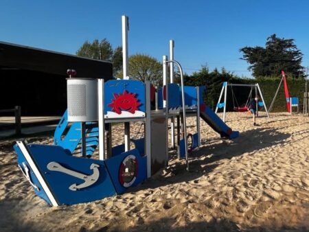 Speelboot Damien (1)