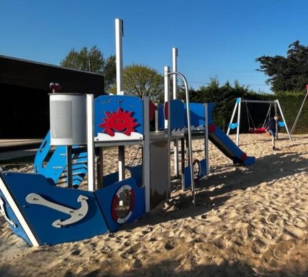 Speelboot Damien (1) Speelboot Damien (1)