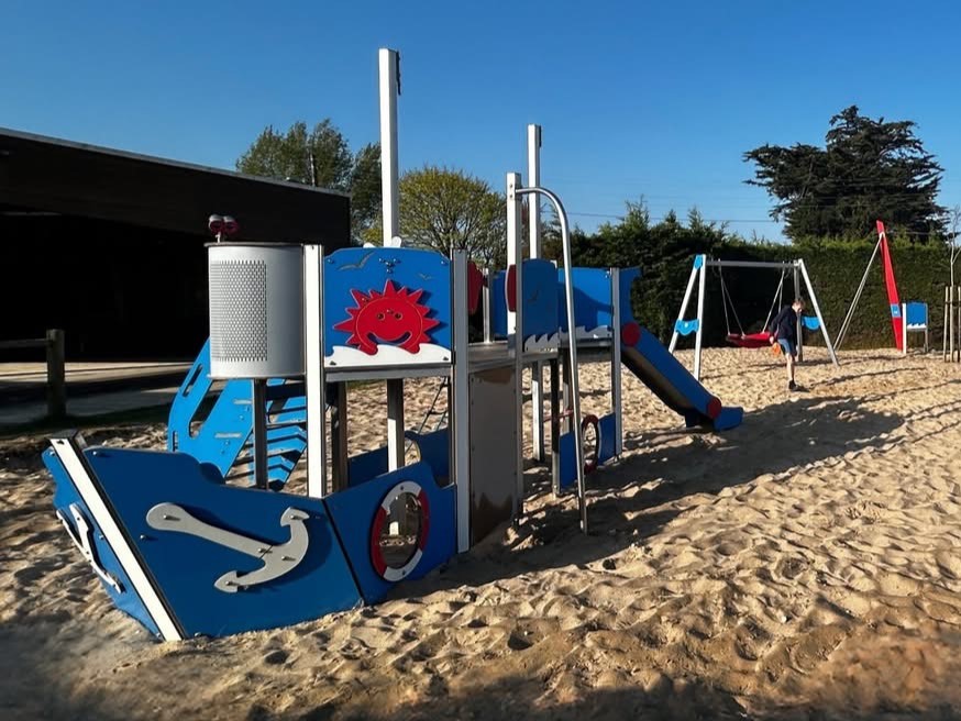 Speelboot Damien (1) Speelboot Damien (1)