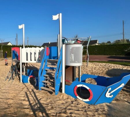 Speelboot Damien (5) Speelboot Damien (5)