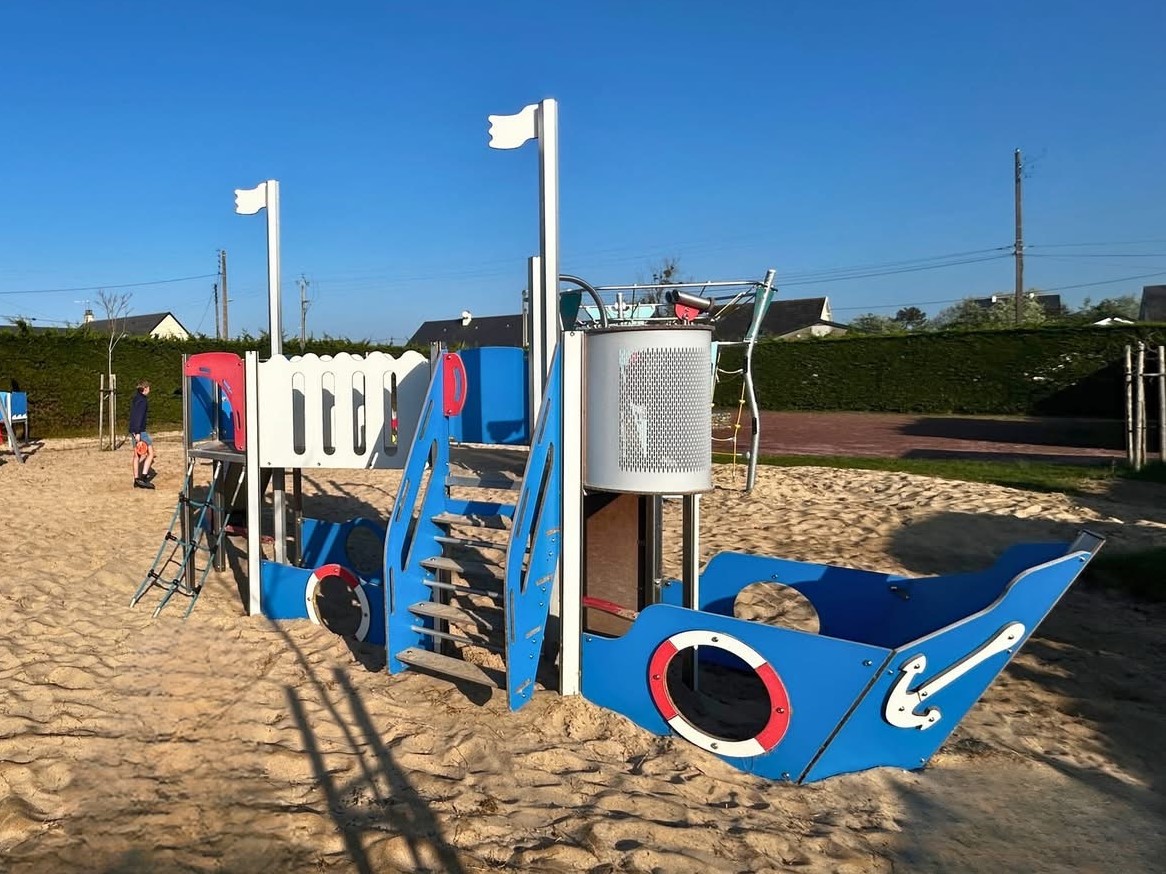 Speelboot Damien (5) Speelboot Damien (5)