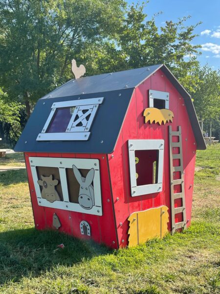 Speelhuis-boerderij-rood.jpeg Speelhuis-boerderij-rood.jpeg