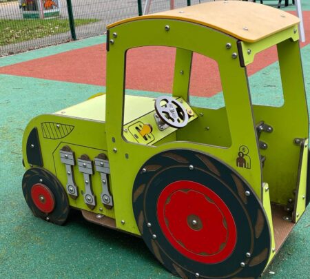 Tractor-2-scaled-1.jpeg Tractor-2-scaled-1.jpeg