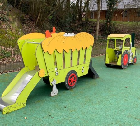 Tractor-met-kar.jpeg Tractor-met-kar.jpeg