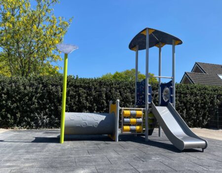 Westminder-metalen-speeltoestel-1.jpg Westminder-metalen-speeltoestel-1.jpg