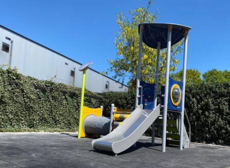 Westminder-metalen-speeltoestel-2.jpg Westminder-metalen-speeltoestel-2.jpg