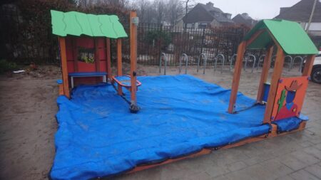 Zandbak-Cowboy-2-8053-incl.-afdekzeil.jpg Zandbak-Cowboy-2-8053-incl.-afdekzeil.jpg