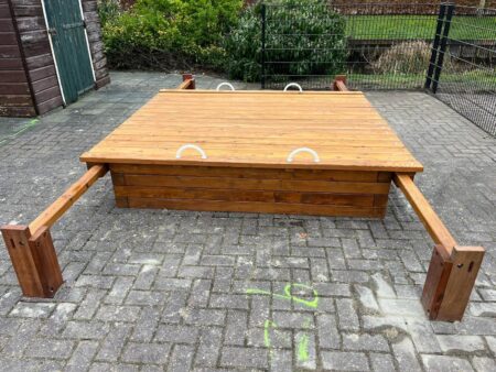 Zandbak-met-schuifdeksel-1.jpg Zandbak-met-schuifdeksel-1.jpg