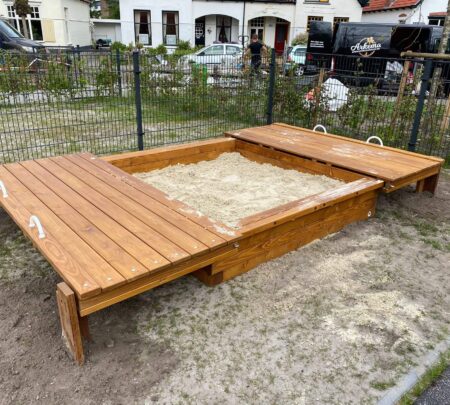 Zandbak-met-schuifdeksel.jpg Zandbak-met-schuifdeksel.jpg