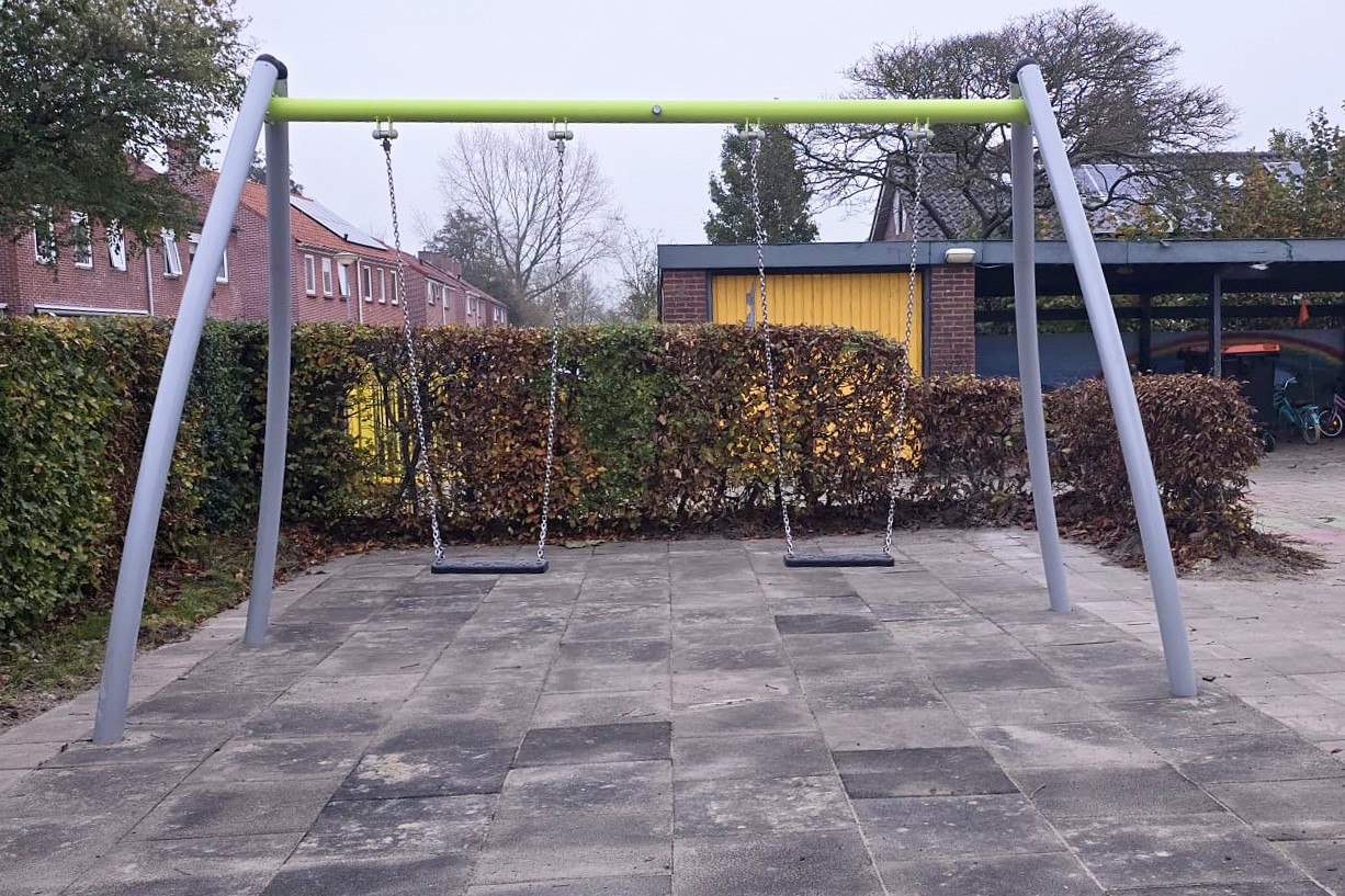 Metalen speeltoestel Ezinge (2)