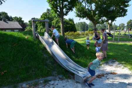 Heuvelglijbaan met platform (2)