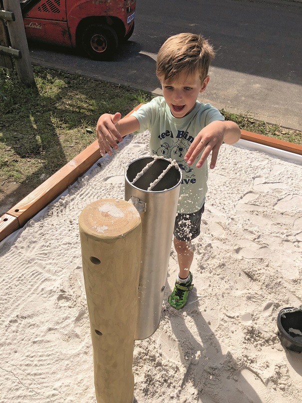 Zandkoker met paal (2)