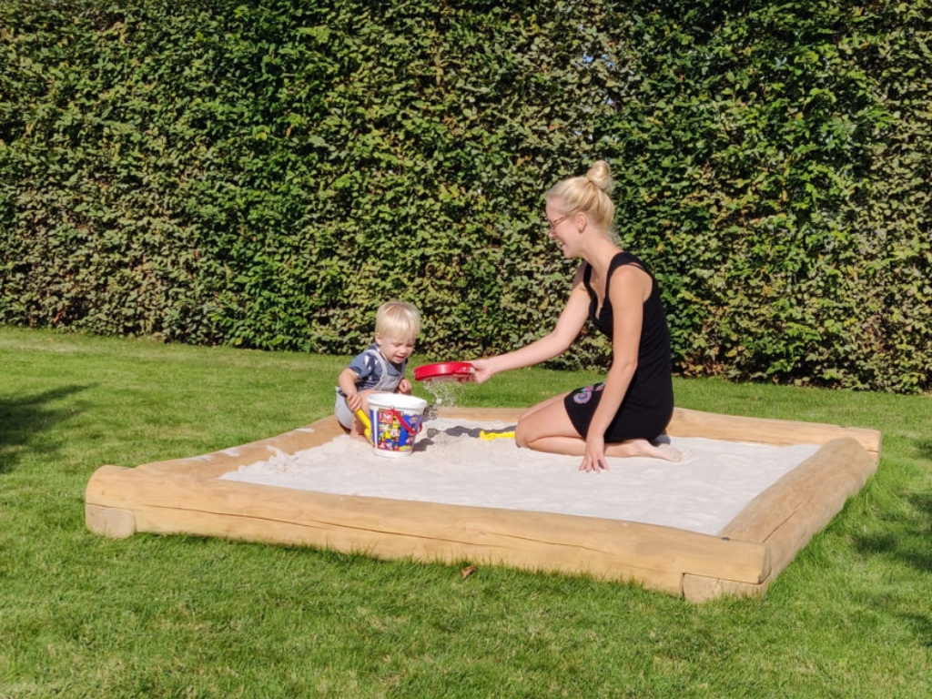 Robinia zandbak 2x2m (1) Robinia zandbak 2x2m (1)