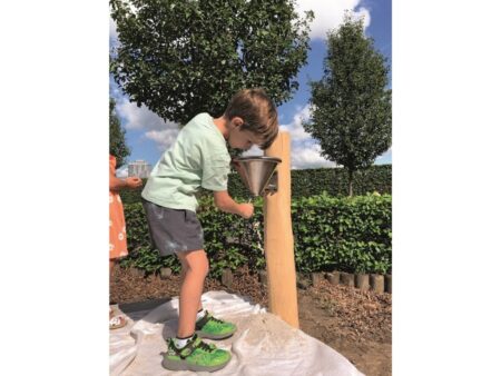 Zandtrechter met paal