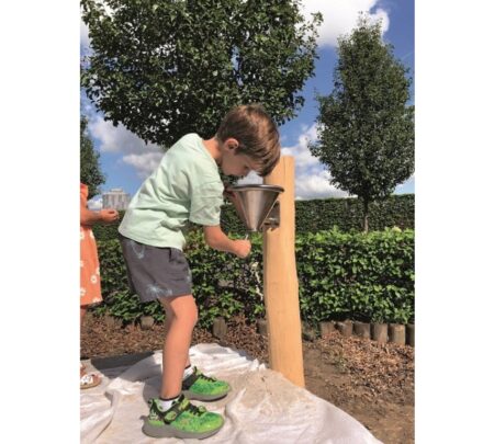 Zandtrechter met paal Zandtrechter met paal