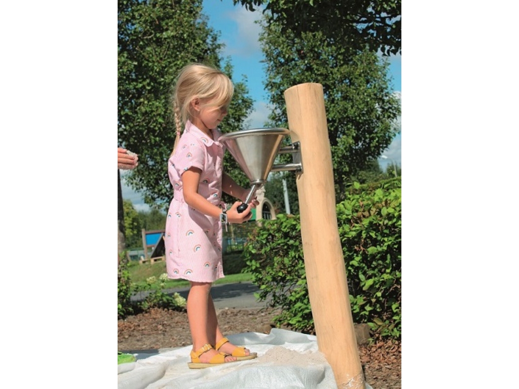 Zandtrechter met paal 5 Zandtrechter met paal 5